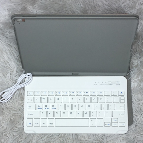 Wireless Keyboard ⌨️ - Picture 3 of 3